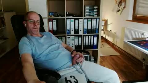 Snapshot of lefti27 chatting on April 5, 10:07 pm Dave online show from April 5, 10:07 pm