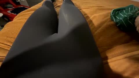 Snapshot of leggingslover7 chatting on February 10, 6:35 pm leggingslover7 online show from February 10, 6:35 pm