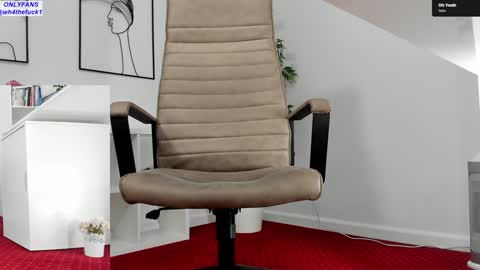 Elle  online show from March 9, 11:58 am