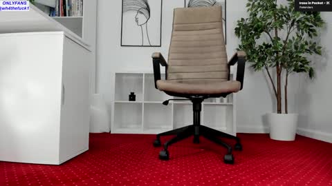 Elle  online show from March 30, 9:21 am