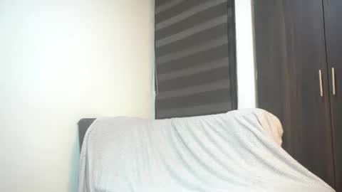 Snapshot of leiaah__ chatting on June 25, 12:10 am Leah online show from June 25, 12:10 am