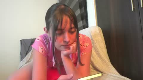 Snapshot of leiaah__ chatting on July 24, 12:41 am Leah online show from July 24, 12:41 am