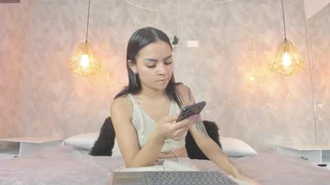 Snapshot of leigh_angels chatting on February 4, 8:58 pm LEIGH ANGELS online show from February 4, 8:58 pm