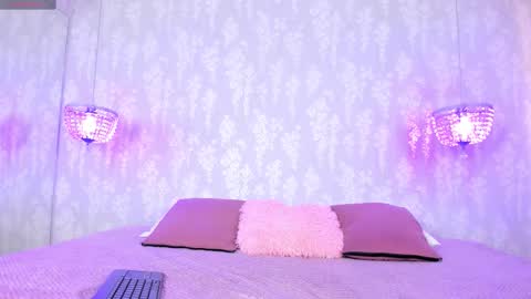 Snapshot of leigh_angels chatting on February 9, 9:41 pm LEIGH ANGELS online show from February 9, 9:41 pm