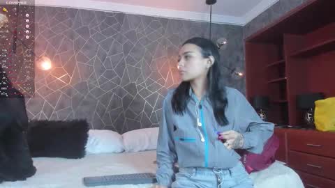 Snapshot of leigh_angels chatting on February 25, 3:16 am LEIGH ANGELS online show from February 25, 3:16 am