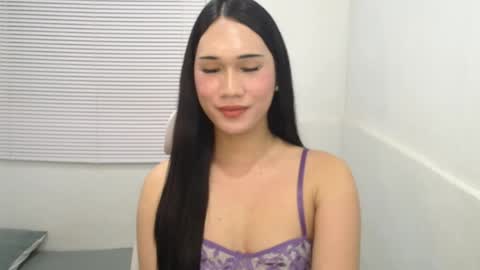 Snapshot of leighs_celine chatting on April 10, 4:12 pm leighs_celine online show from April 10, 4:12 pm