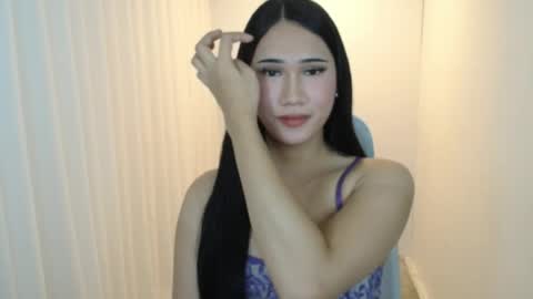 Snapshot of leighs_celine chatting on May 4, 5:14 am leighs_celine online show from May 4, 5:14 am