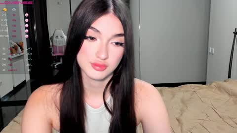 Leila online show from December 5, 4:44 pm