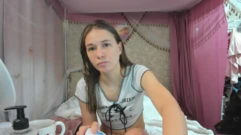 leila_bambi_ online show from April 6, 2:09 am