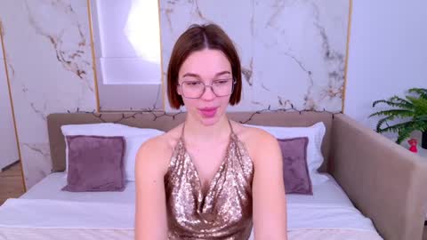 Snapshot of leilalawson chatting on December 19, 10:10 pm LeilaLawson online show from December 19, 10:10 pm