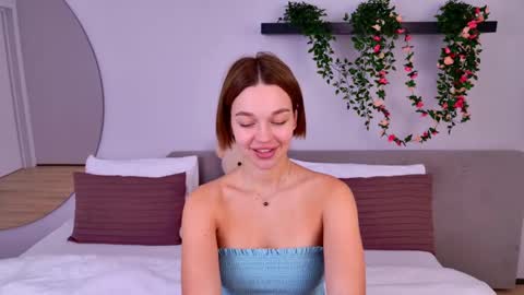 Snapshot of leilalawson chatting on February 12, 7:44 am LeilaLawson online show from February 12, 7:44 am