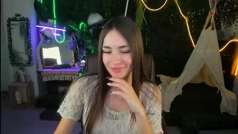 Snapshot of leilarai chatting on November 10, 1:43 pm Leila Rai online show from November 10, 1:43 pm