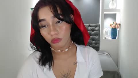 Snapshot of leilasweetxx chatting on December 17, 4:23 am Mar online show from December 17, 4:23 am