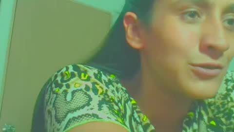 Snapshot of leily_ass chatting on December 18, 7:41 pm leily online show from December 18, 7:41 pm