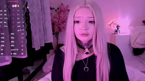 Snapshot of lein_bone chatting on February 22, 12:23 am Lein online show from February 22, 12:23 am
