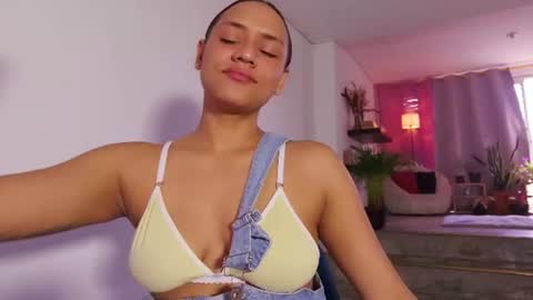 Snapshot of leja_ chatting on June 22, 5:32 pm Leja online show from June 22, 5:32 pm