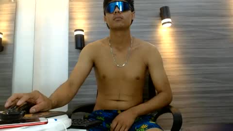 lelehott01 online show from June 19, 2:27 am