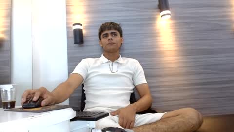 Snapshot of lelehott01 chatting on June 23, 2:53 am lelehott01 online show from June 23, 2:53 am