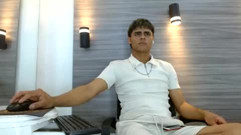 Snapshot of lelehott01 chatting on June 24, 2:32 am lelehott01 online show from June 24, 2:32 am