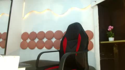 Snapshot of lelehott01 chatting on August 2, 3:32 pm lelehott01 online show from August 2, 3:32 pm