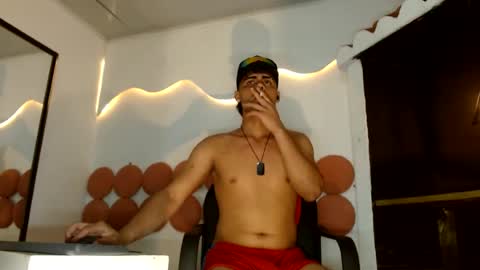 Snapshot of lelehott01 chatting on August 4, 3:43 am lelehott01 online show from August 4, 3:43 am