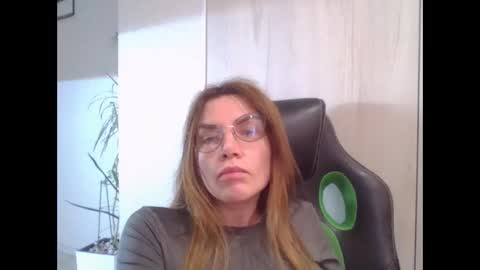 lena6122000 online show from May 10, 12:21 pm