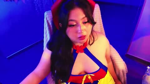 Lenna Kang online show from March 2, 6:59 pm