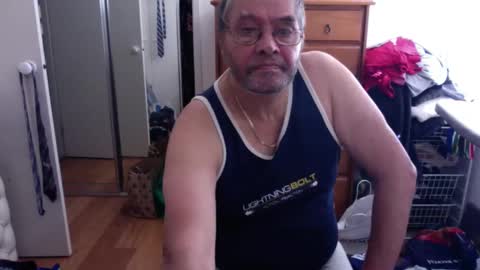 Snapshot of lennyfife chatting on December 1, 10:10 pm Pussylicker online show from December 1, 10:10 pm