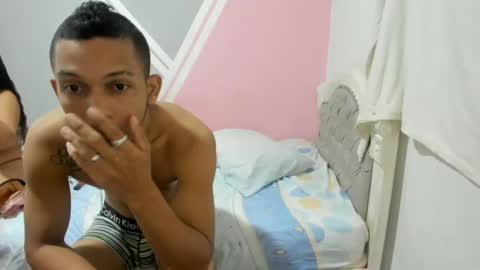 Snapshot of lenuam_and_tiffany chatting on December 19, 2:01 am lenuam_and_tiffany online show from December 19, 2:01 am