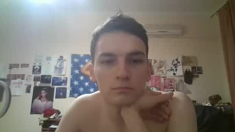 Snapshot of leo_cutie chatting on February 1, 8:40 pm leo_cutie online show from February 1, 8:40 pm