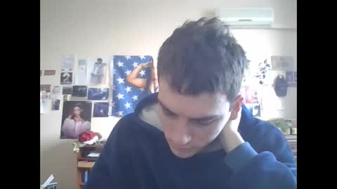 Snapshot of leo_cutie chatting on February 2, 9:41 am leo_cutie online show from February 2, 9:41 am