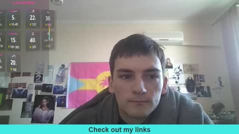 Snapshot of leo_cutie chatting on February 9, 9:13 am leo_cutie online show from February 9, 9:13 am