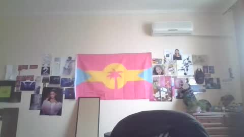 Snapshot of leo_cutie chatting on February 14, 10:12 am leo_cutie online show from February 14, 10:12 am