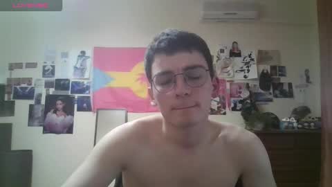 Snapshot of leo_cutie chatting on February 18, 9:00 pm leo_cutie online show from February 18, 9:00 pm