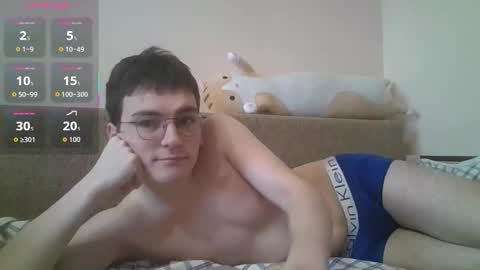Snapshot of leo_cutie chatting on February 22, 7:40 am leo_cutie online show from February 22, 7:40 am