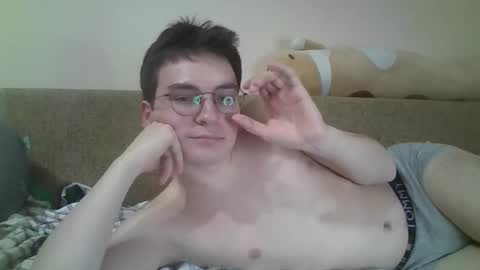 Snapshot of leo_cutie chatting on February 24, 10:08 pm leo_cutie online show from February 24, 10:08 pm