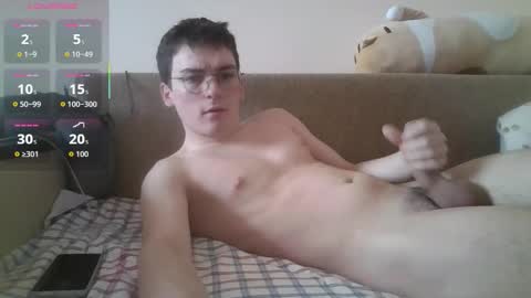 Snapshot of leo_cutie chatting on February 26, 8:13 am leo_cutie online show from February 26, 8:13 am