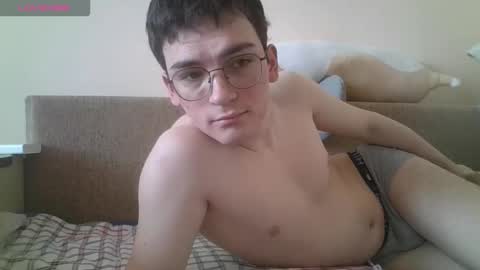 Snapshot of leo_cutie chatting on February 28, 8:37 am leo_cutie online show from February 28, 8:37 am