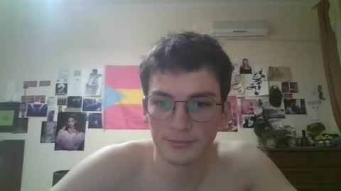 Snapshot of leo_cutie chatting on March 12, 8:37 pm leo_cutie online show from March 12, 8:37 pm