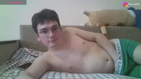 Snapshot of leo_cutie chatting on March 17, 8:50 am leo_cutie online show from March 17, 8:50 am