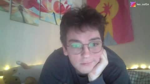 Snapshot of leo_cutie chatting on April 11, 4:39 am leo_cutie online show from April 11, 4:39 am