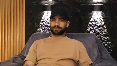 Leo  Diaz online show from February 20, 2:30 am