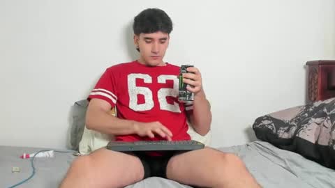 Snapshot of leo_jones389 chatting on June 18, 1:39 am Leo Jones online show from June 18, 1:39 am