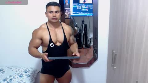 Snapshot of leo_muscleboy chatting on October 10, 12:31 am Leo online show from October 10, 12:31 am