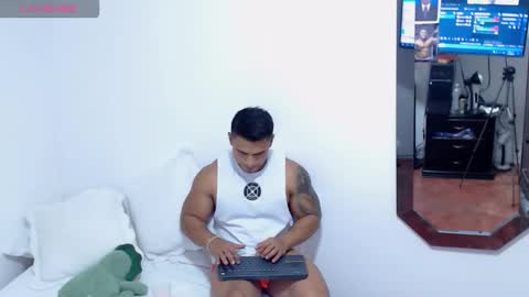 Snapshot of leo_muscleboy chatting on November 1, 12:56 am Leo online show from November 1, 12:56 am