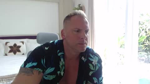 TheBigLeo online show from October 27, 3:43 am