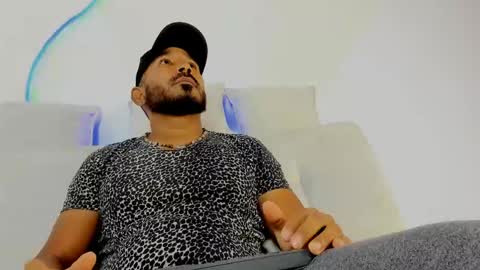 leo  online show from June 8, 1:11 pm