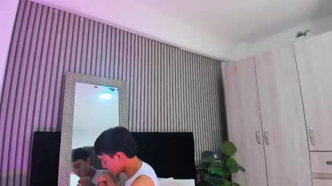 leohard_ online show from February 3, 2:10 am