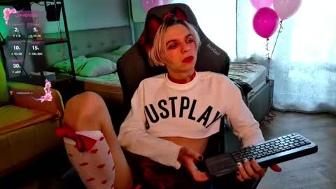 Snapshot of leon_yuugen chatting on February 9, 8:22 am Leon online show from February 9, 8:22 am