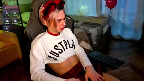 Snapshot of leon_yuugen chatting on February 10, 7:26 am Leon online show from February 10, 7:26 am